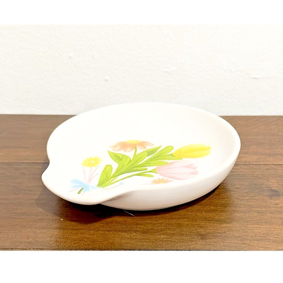 NWT: Celebrate It - Easter/ Spring Flower, Ivory, Ceramic Spoon Rest - Picture 3 of 4